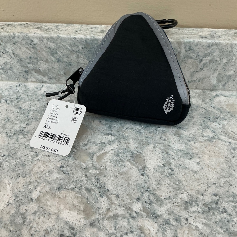 FP Movement Pouch Triangle Zip Case ALL Black Reflective Carabiner OB2357302